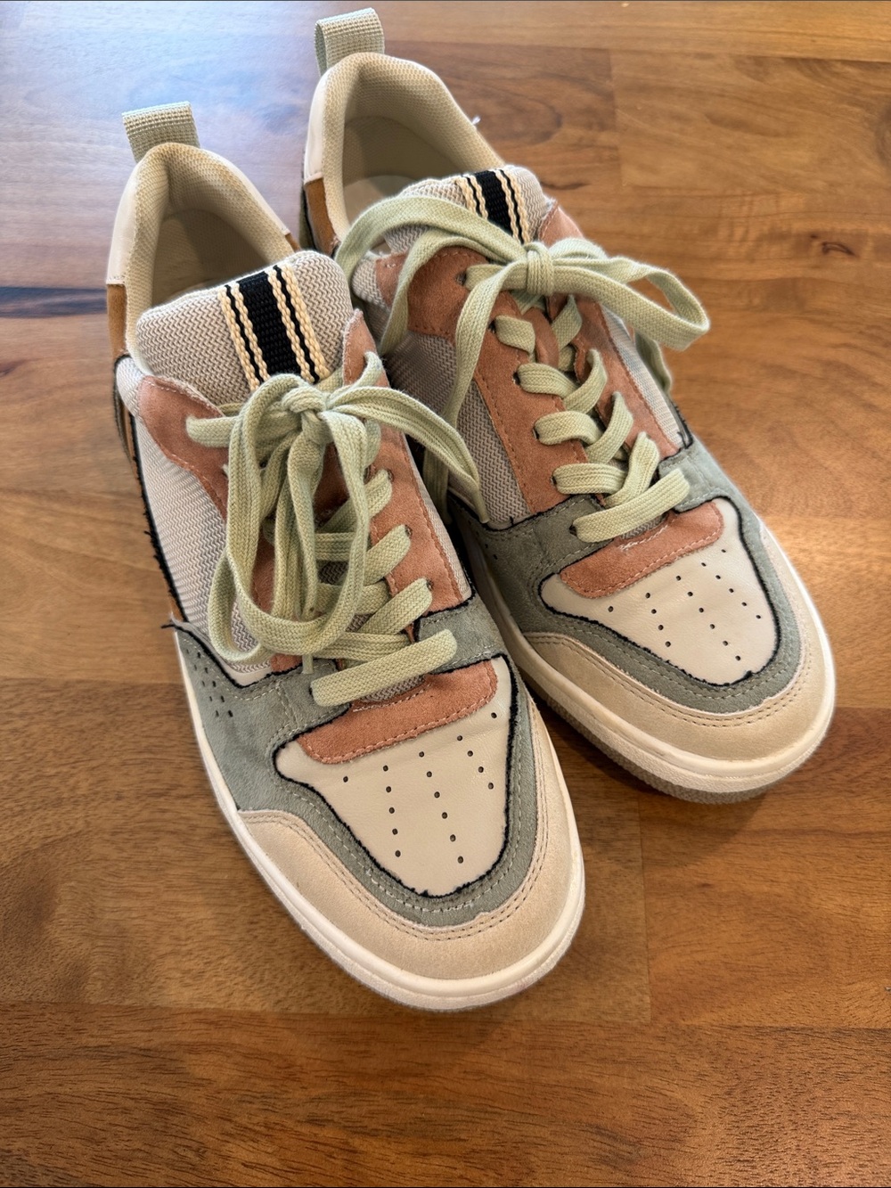 ShuShop ‘Romi’ Beige, Sage & Blush Lace-Up Sneakers Women’s Size 9 *EUC*